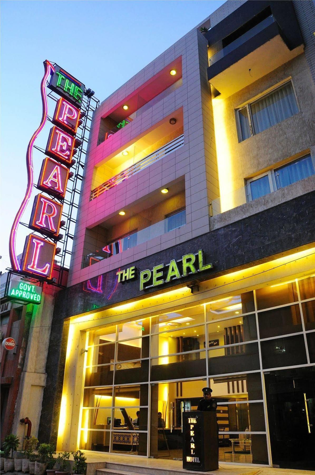 The Pearl Hotel New Delhi Eksteriør billede
